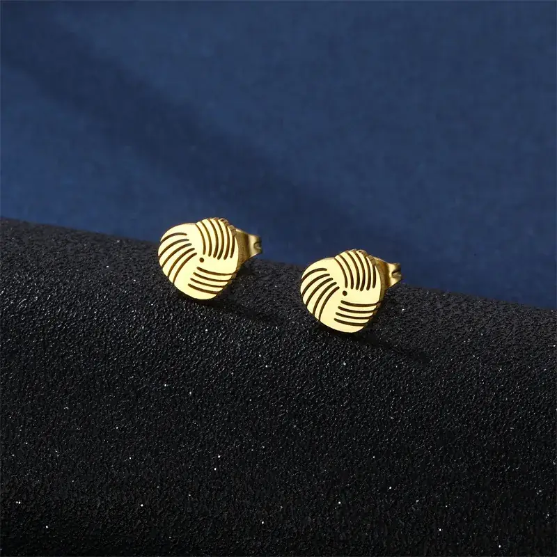 Gold Striped Necklace Set for Women - Image 3