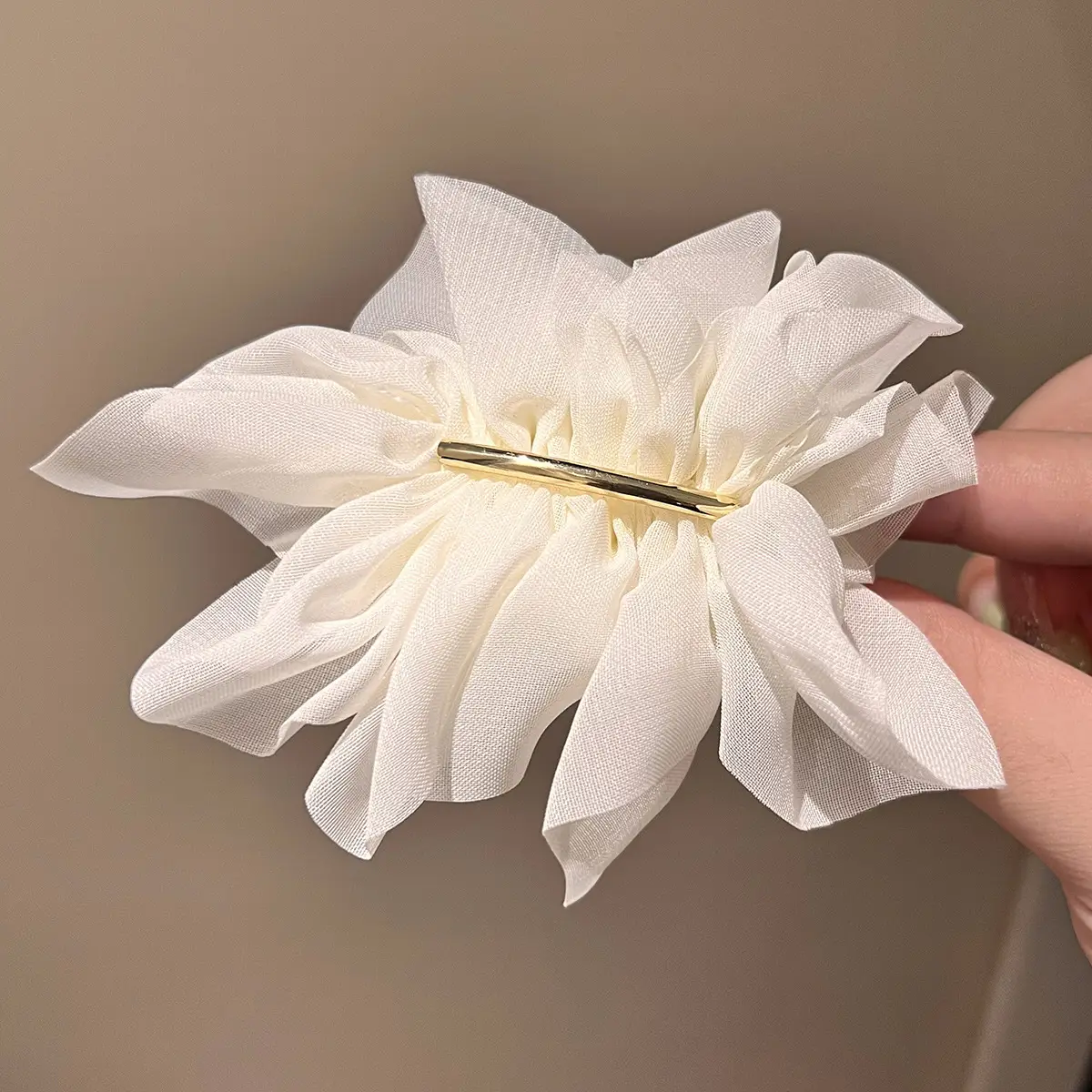 1# creamy-white-chiffon spring clip