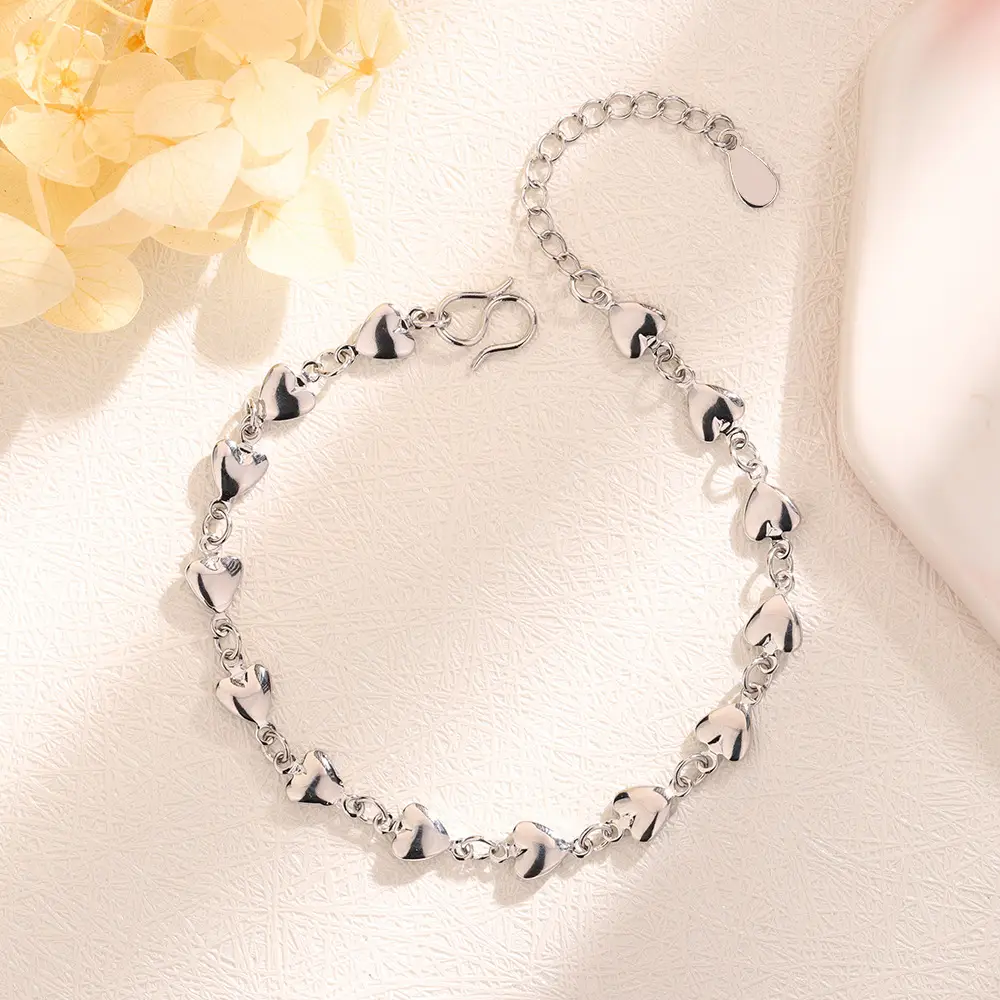 Heart-Shaped Bracelet for Women Elegant Light Sparkle - Image 3