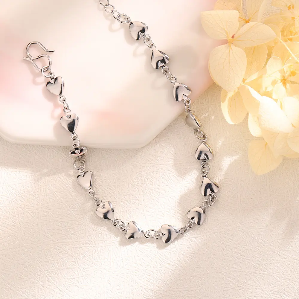 Heart-Shaped Bracelet for Women Elegant Light Sparkle - Image 4