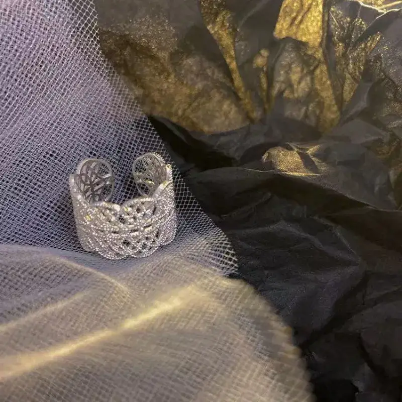 Lace Light High-end Women's Open Ring - Image 3