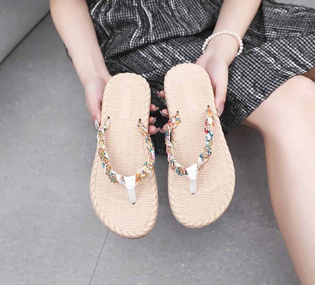 Ethnic-style Flip-flops with Diamond for Women's Outdoor Wear Summer Imitation Straw Fashionable Trendy Outdoor Vacation Seaside Flat Non-slip Slippers — feature 15