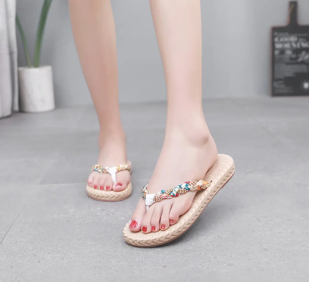 Ethnic-style Flip-flops with Diamond for Women's Outdoor Wear Summer Imitation Straw Fashionable Trendy Outdoor Vacation Seaside Flat Non-slip Slippers — feature 17