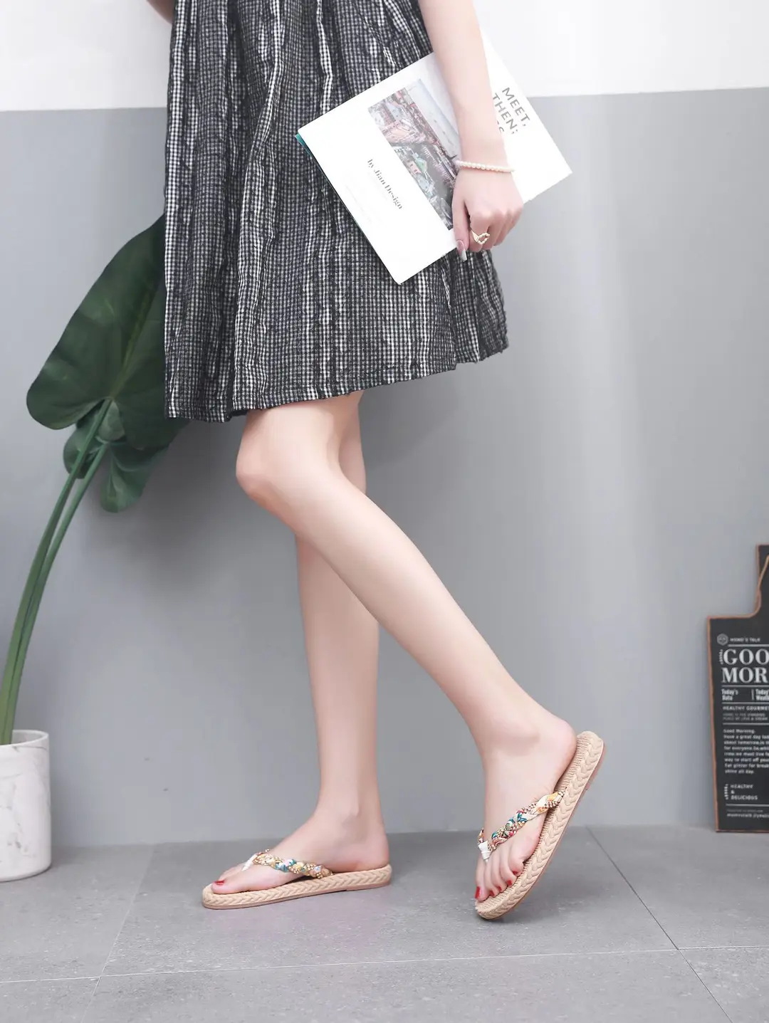 Ethnic-style Flip-flops with Diamond for Women's Outdoor Wear Summer Imitation Straw Fashionable Trendy Outdoor Vacation Seaside Flat Non-slip Slippers — feature 22