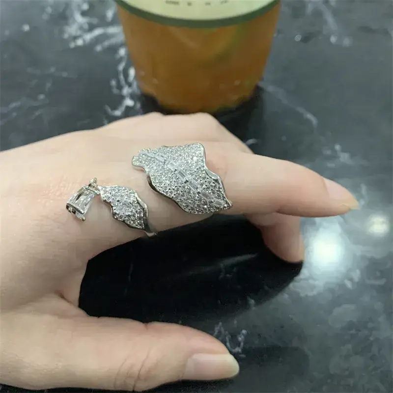 Deciduous Leaves Dancing Ring Women's Zircon Winding Design - Image 6