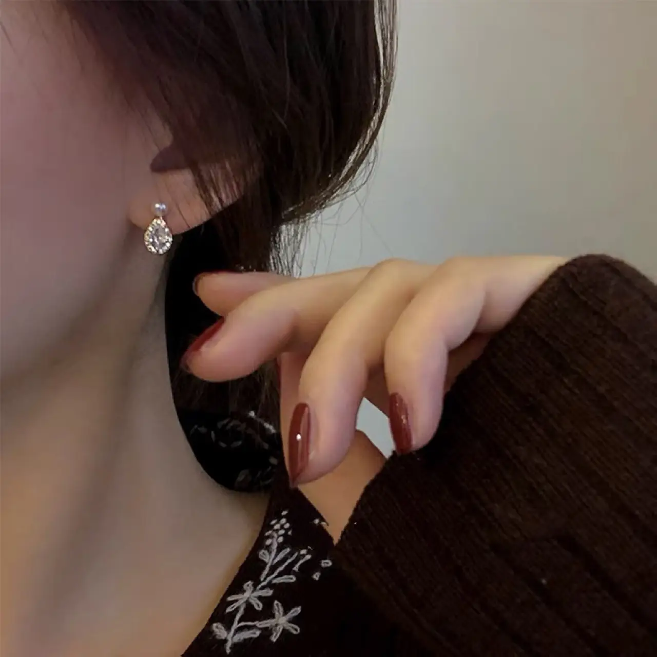 Women's Pearl Earrings 925 Silver Elegant Niche Design