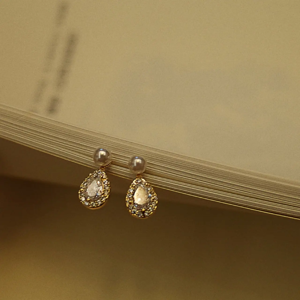 Women's Pearl Earrings 925 Silver Elegant Niche Design — feature 7