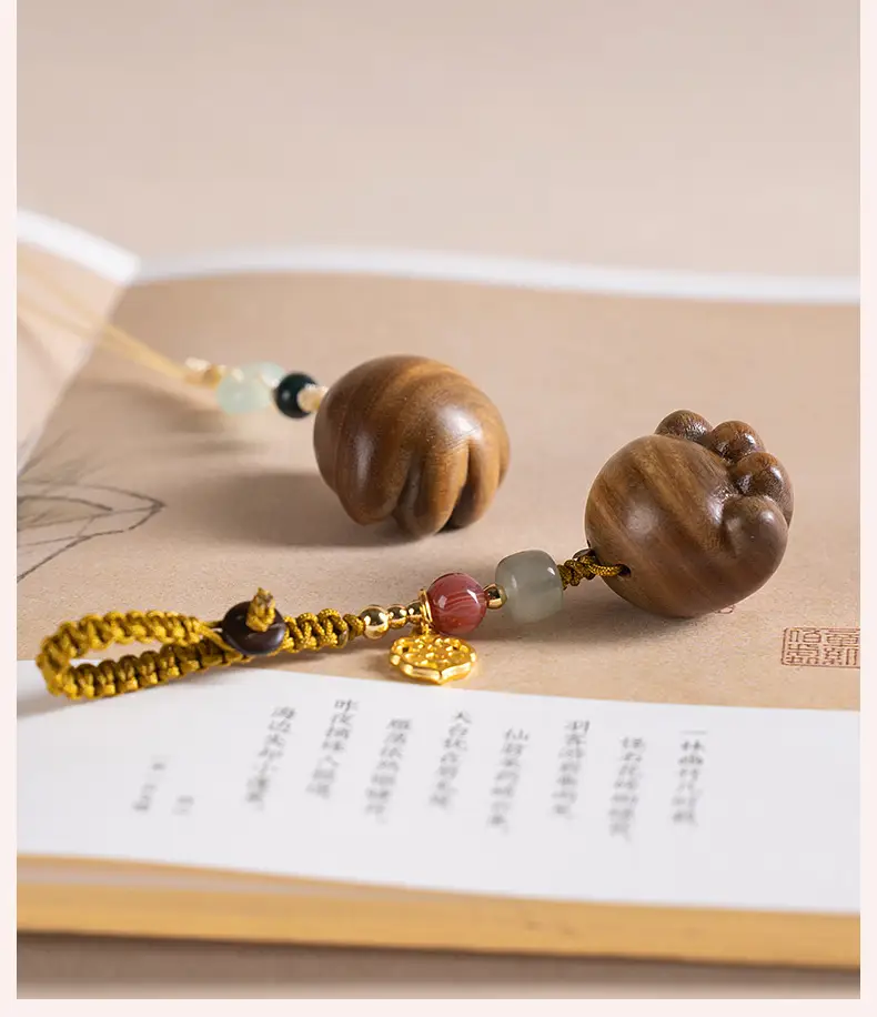 Sandalwood Cat's Claw Mobile Phone Lanyard — feature 17