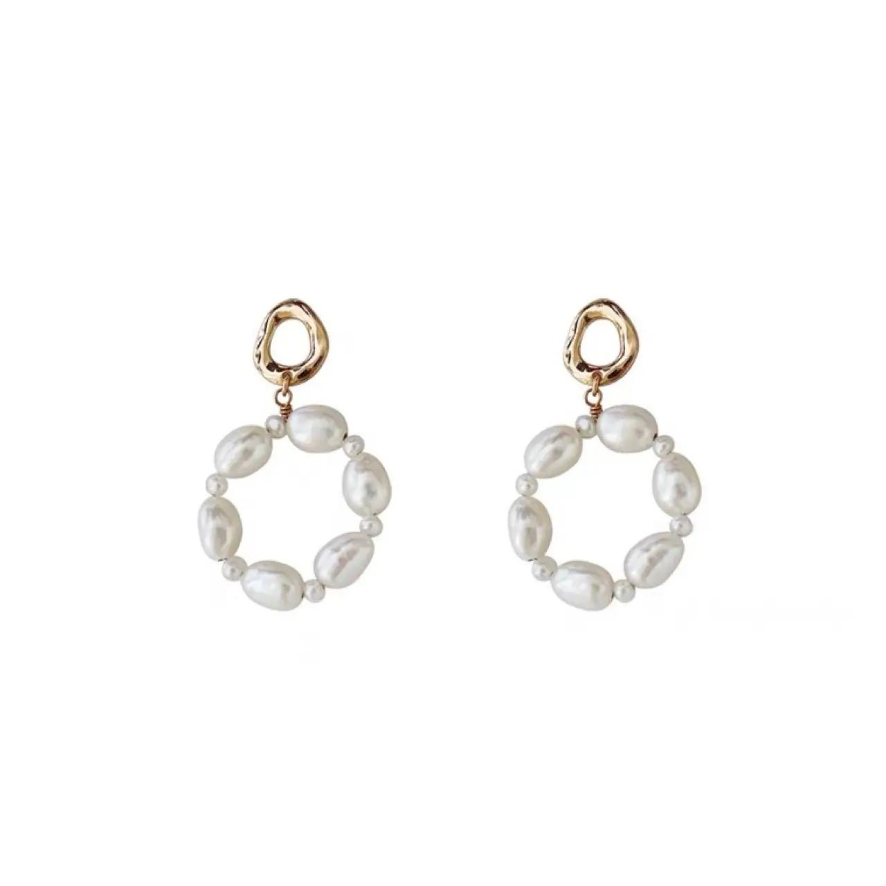 Pearl Stud Earrings for Women Retro Freshwater Design - Image 4