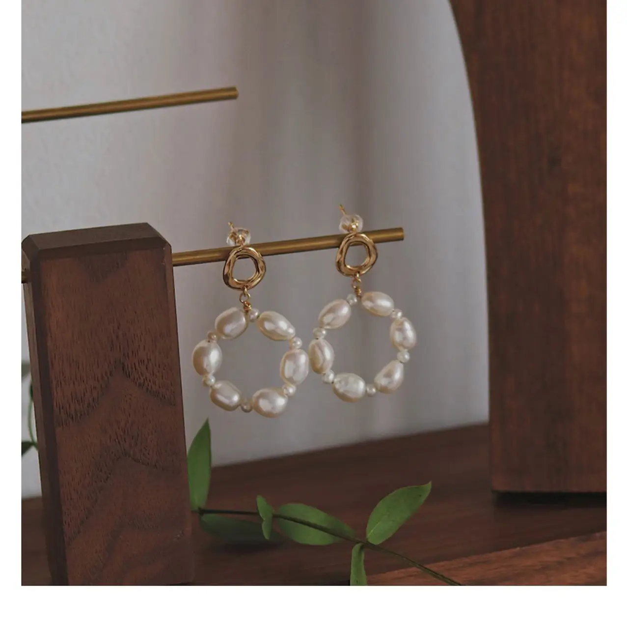 Pearl Stud Earrings for Women Retro Freshwater Design — feature 7