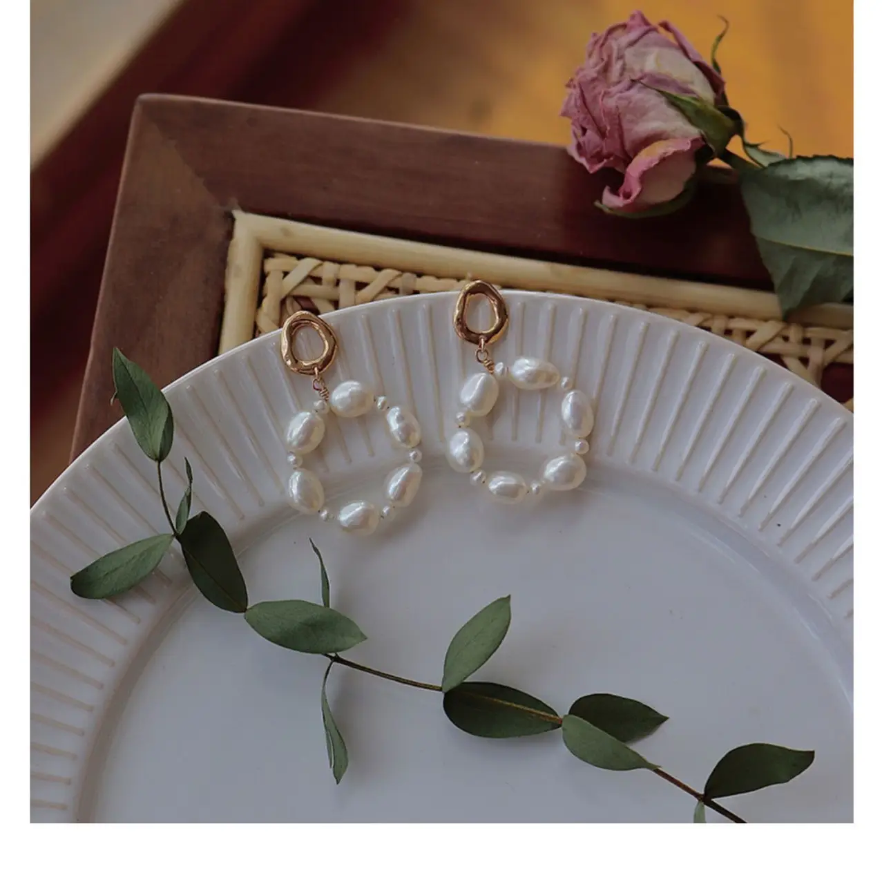Pearl Stud Earrings for Women Retro Freshwater Design — feature 9