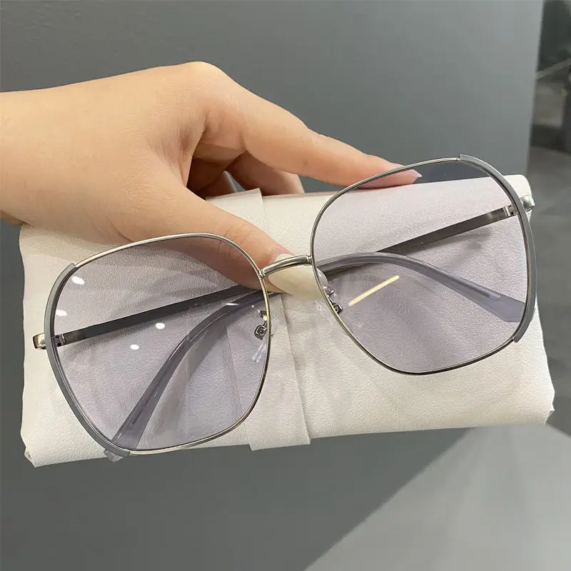 Women's Korean Style Gradual Color Sunglasses with Anti-UV Protection - Image 8