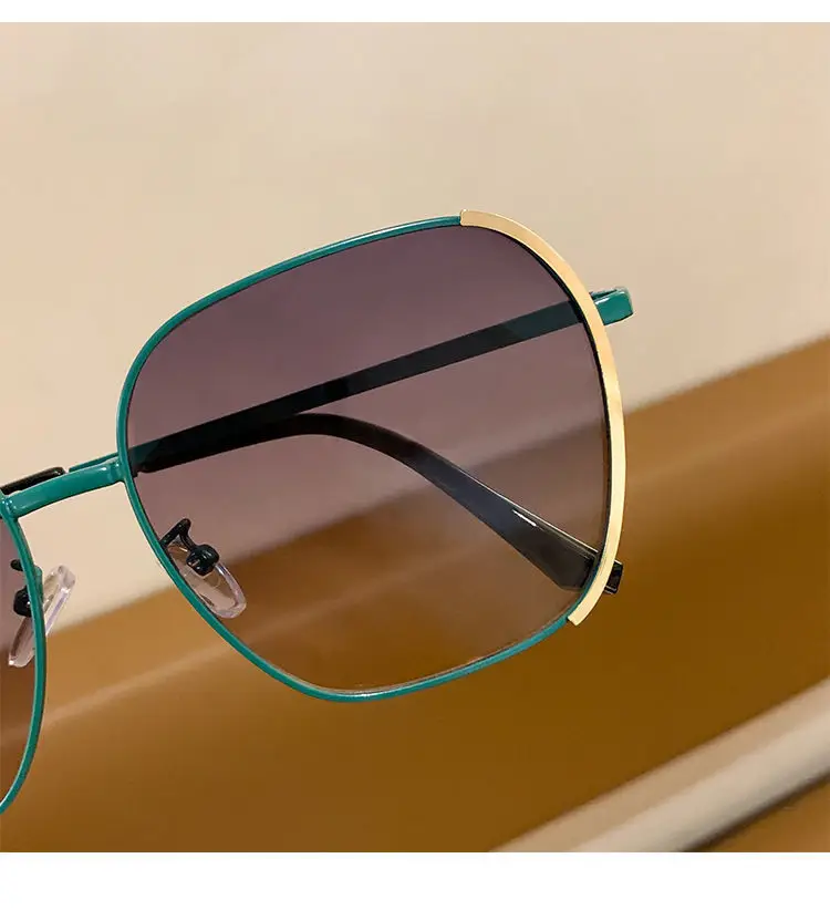 Women's Korean Style Gradual Color Sunglasses with Anti-UV Protection — feature 19