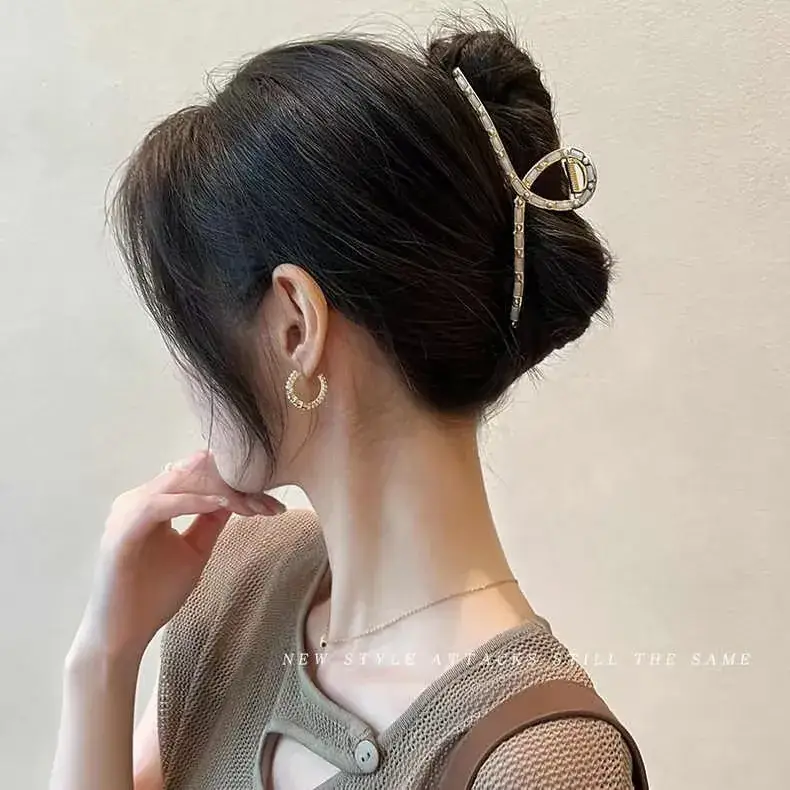 Extra Large Pearl Grasp Hair Clip for Women - Image 4