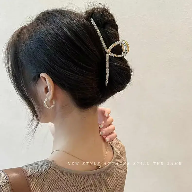 Extra Large Pearl Grasp Hair Clip for Women - Image 5