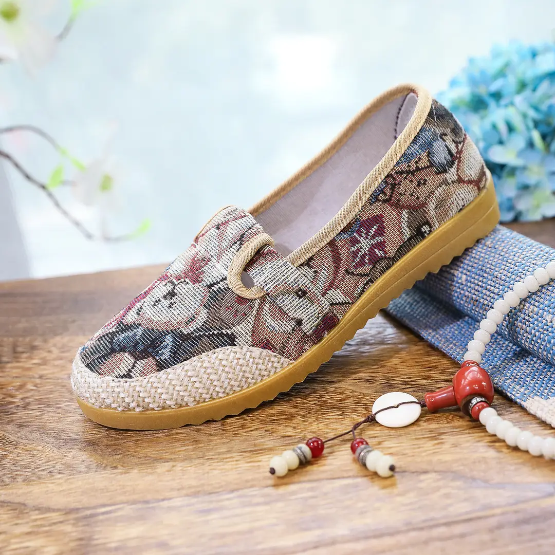 2026 New Style Old Beijing Cloth Shoes, Non-Slip, Fashionable, Soft-Soled Mom Shoes, Slip-On Shoes for the Elderly, Non-Slip Casual Women's Shoes - Image 5