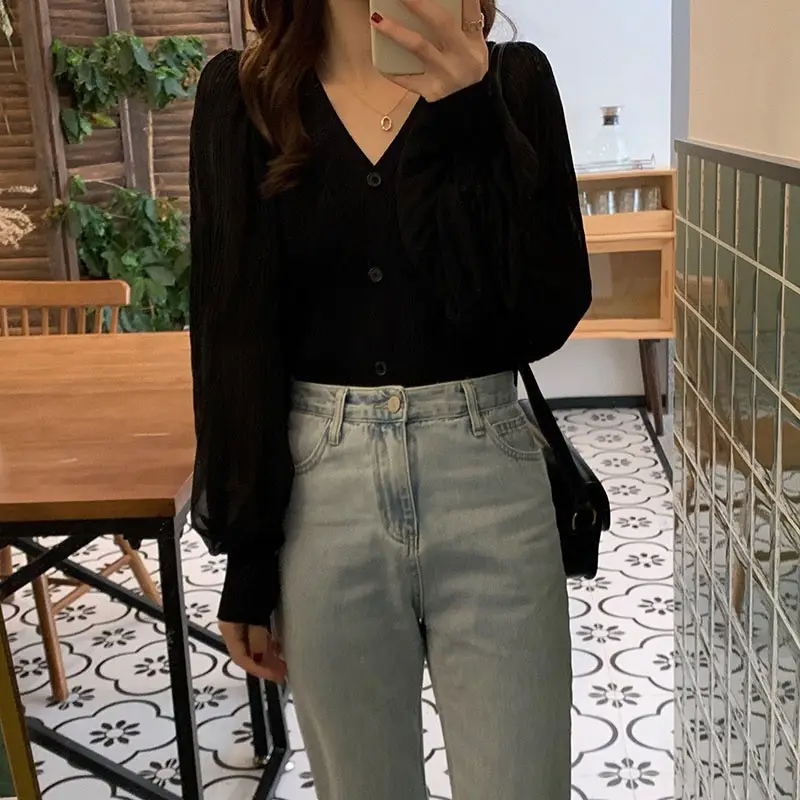 Women's V-Neck Chiffon Sleeveless Sweater 2023 — feature 3