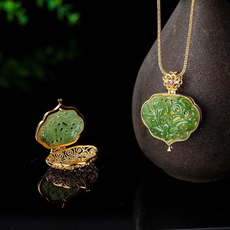 S925 Gold Inlaid Heart Shaped Jade Necklace