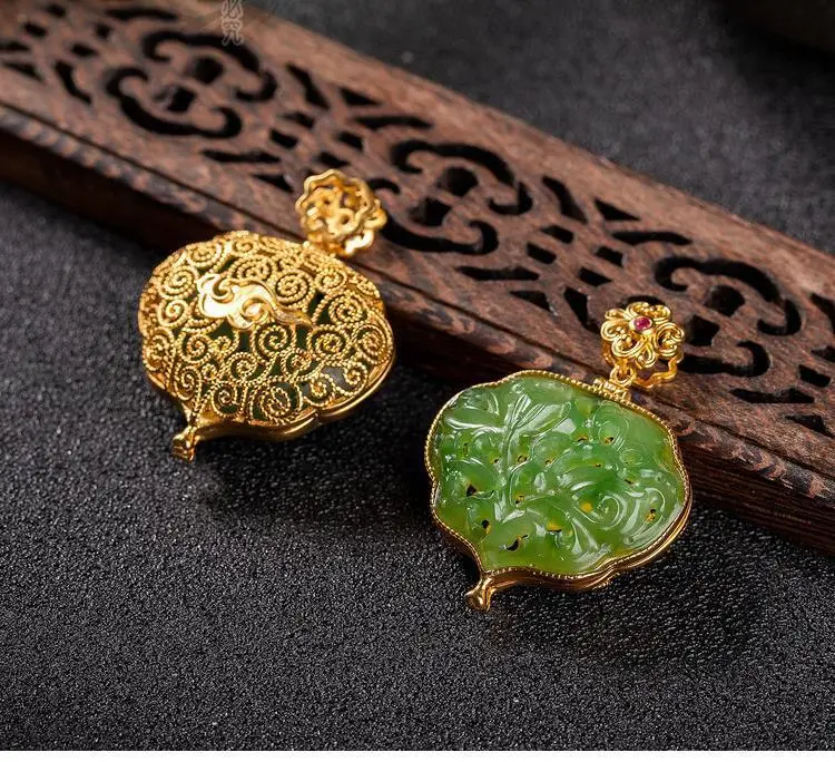 S925 Gold Inlaid Heart Shaped Jade Necklace — feature 2