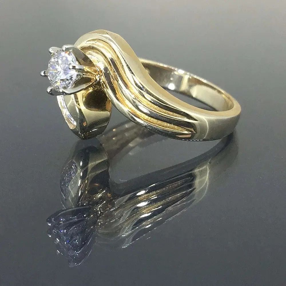 Twisted Zircon Women's Ring Gold Plated - Image 2