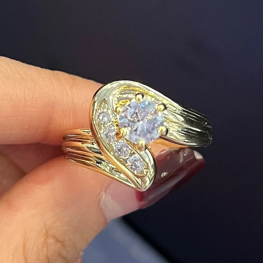 Twisted Zircon Women's Ring Gold Plated - Image 3