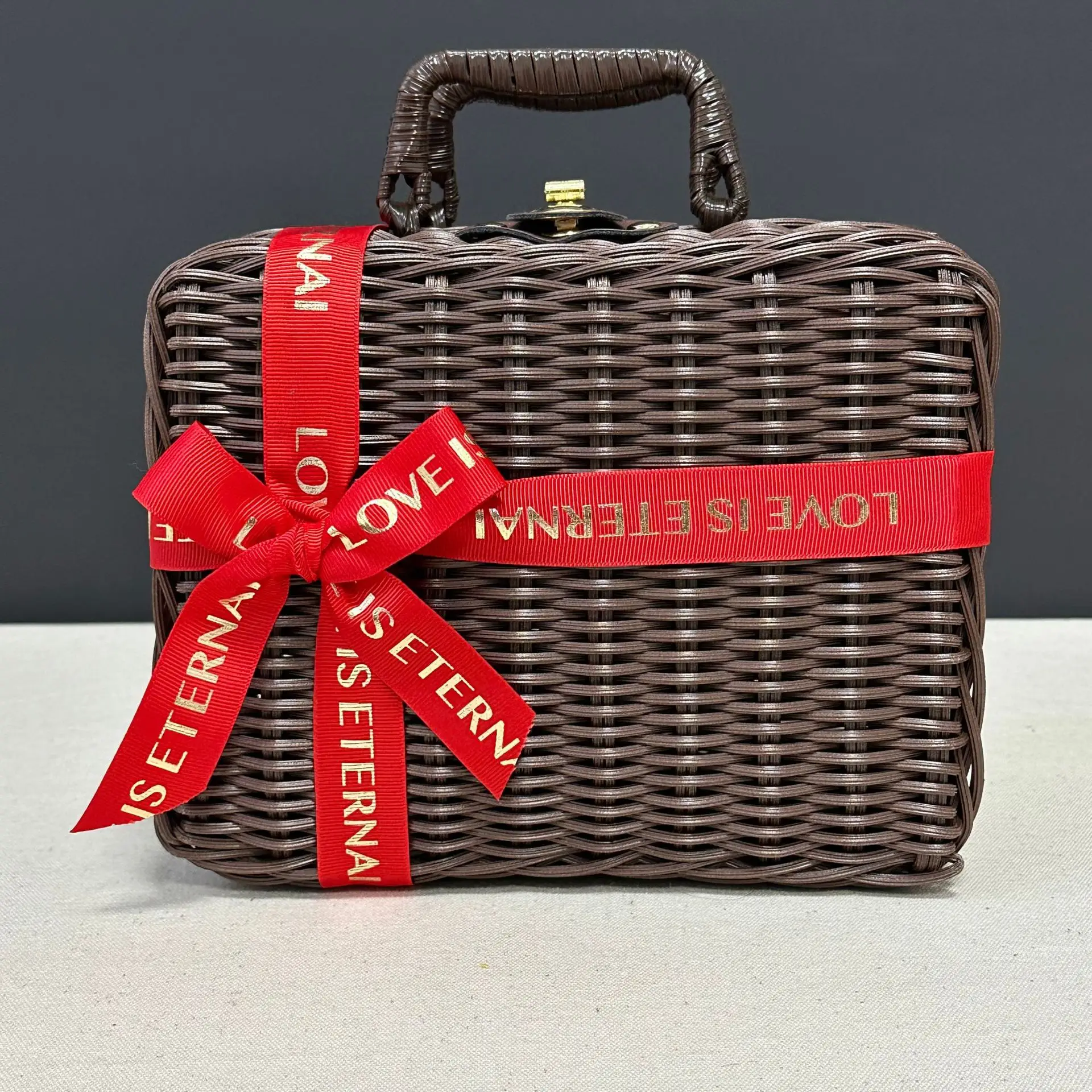 Vintage Woven Gift Box for Wedding & Outdoor Use - Image 10