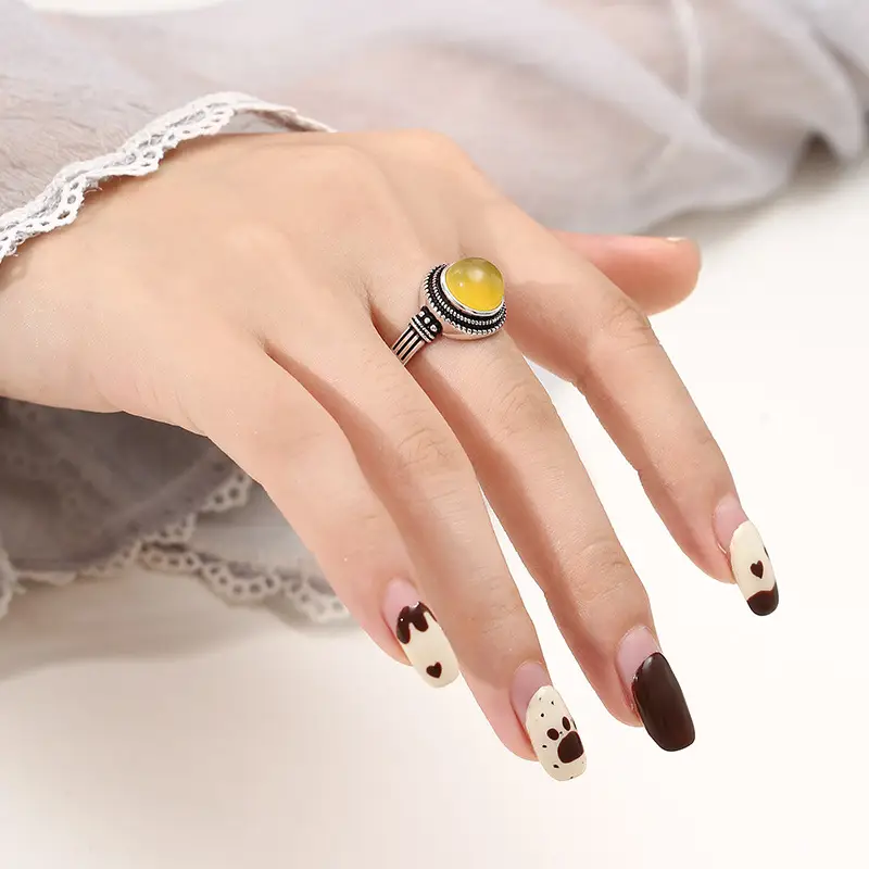 Vintage Distressed Ring Holder for Women's Fashion - Image 10
