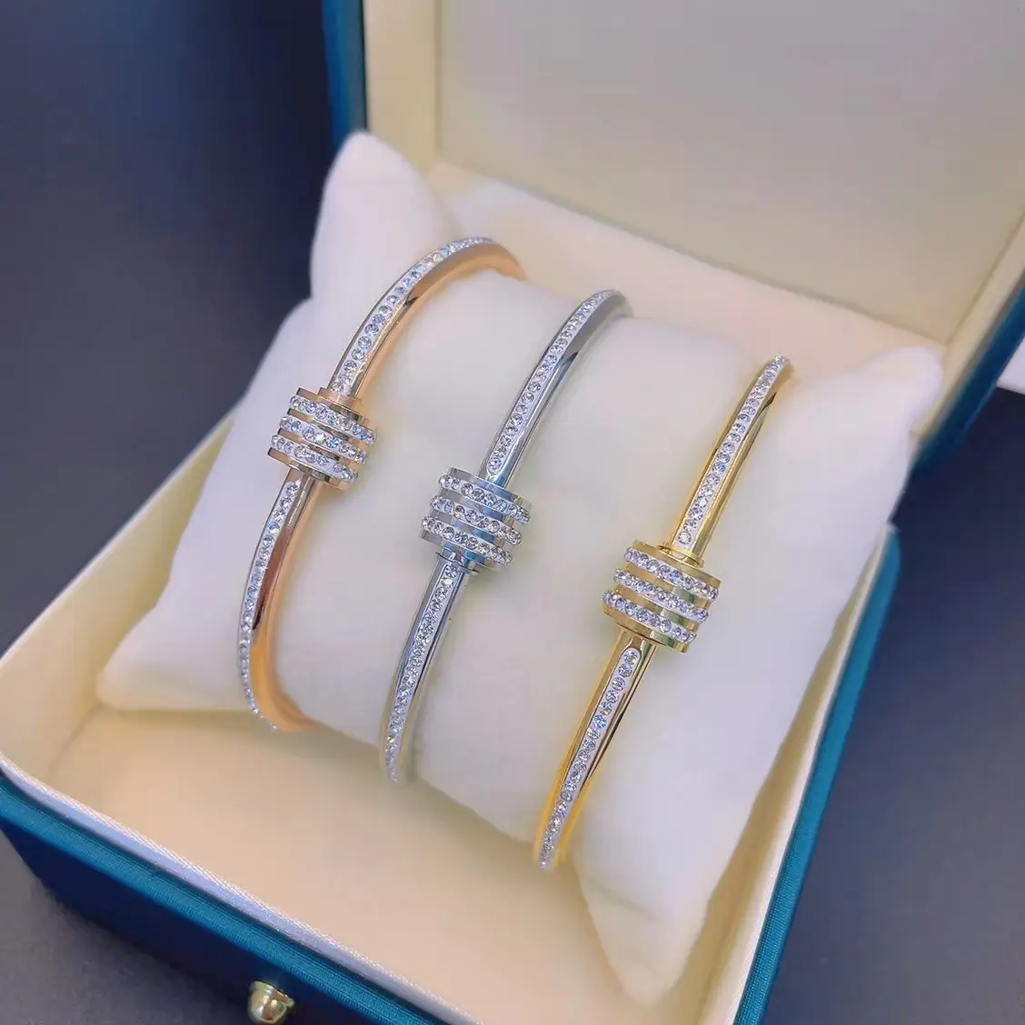 Titanium Bracelet with Diamond Set for Women — feature 10