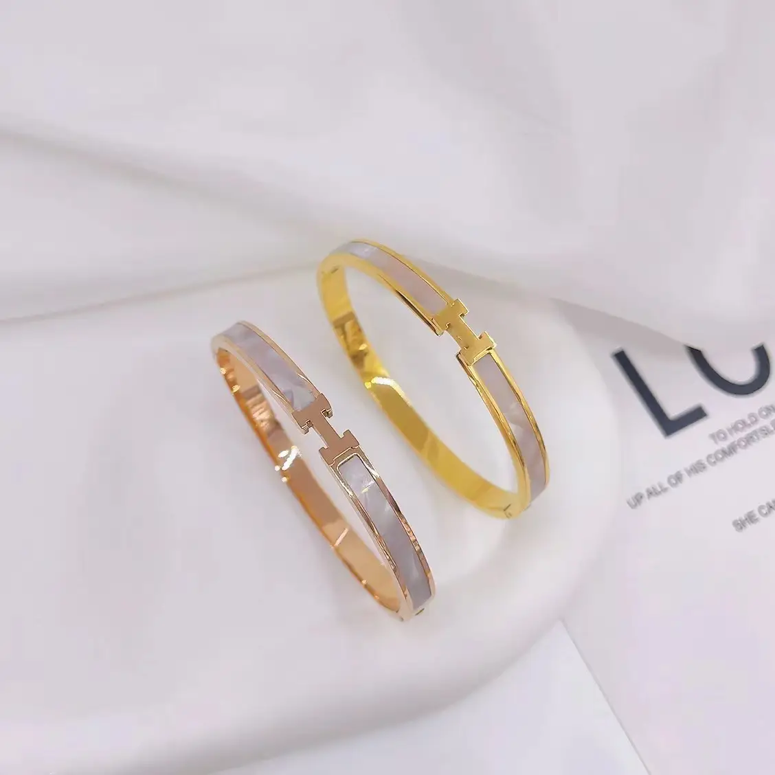 Titanium Bracelet with Diamond Set for Women — feature 8