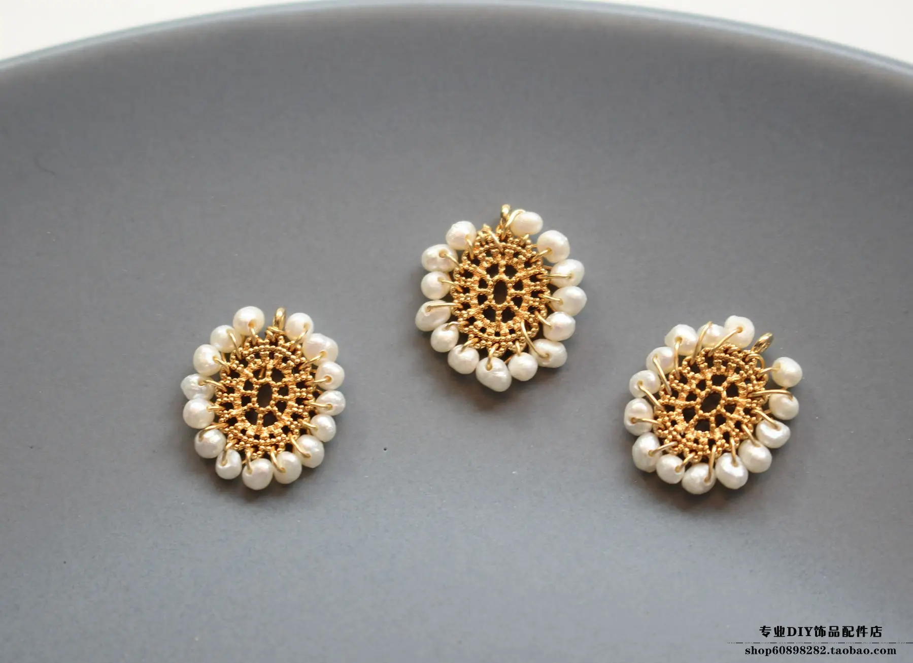 Golden Apple Design Winding Earrings Bracelet Set — feature 6