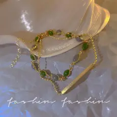 Vintage Flower Titanium Steel Bracelet with Emerald Pearl Pendant — feature 1