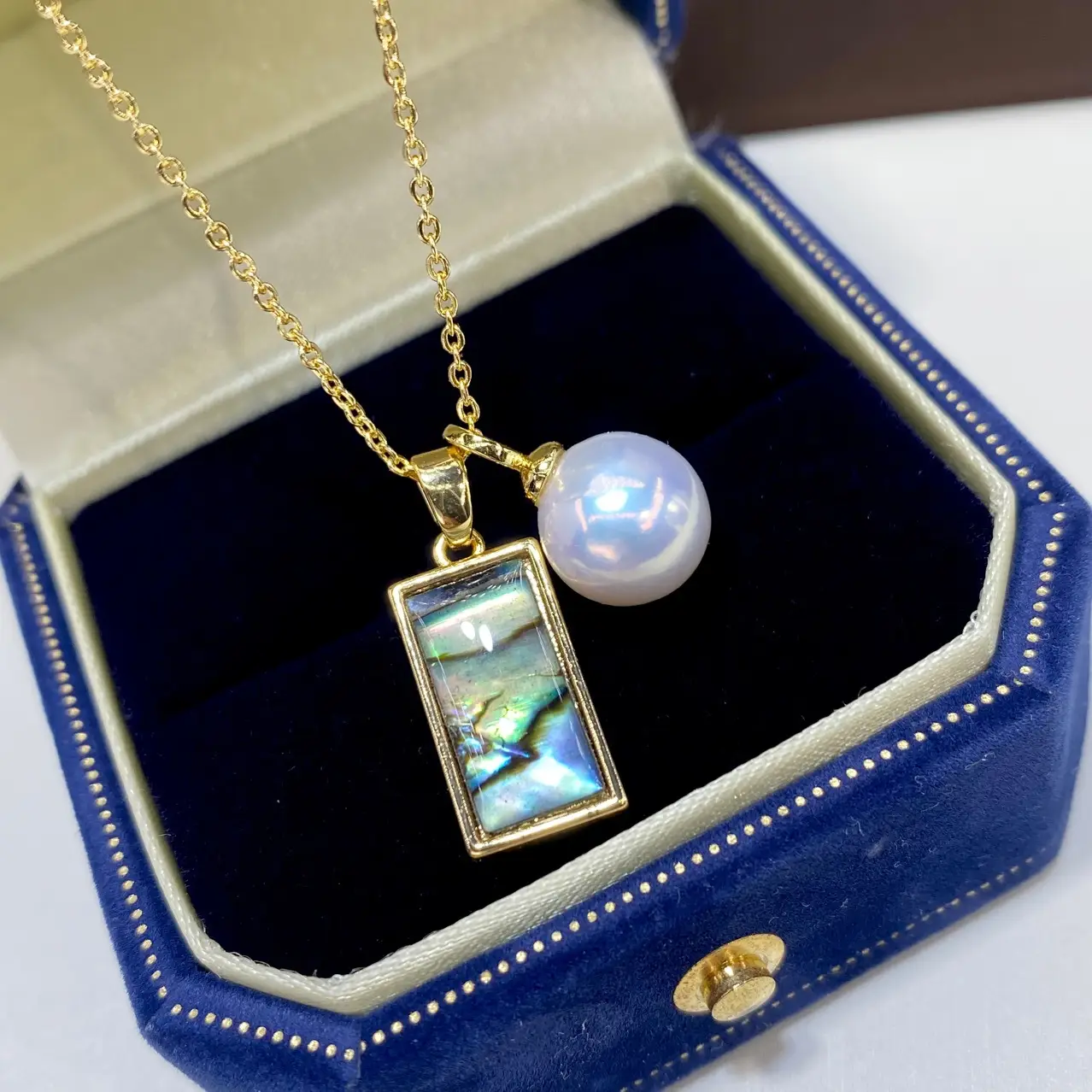 Pearl & Abalone Pearl Necklace 18K Gold Plated - Image 4