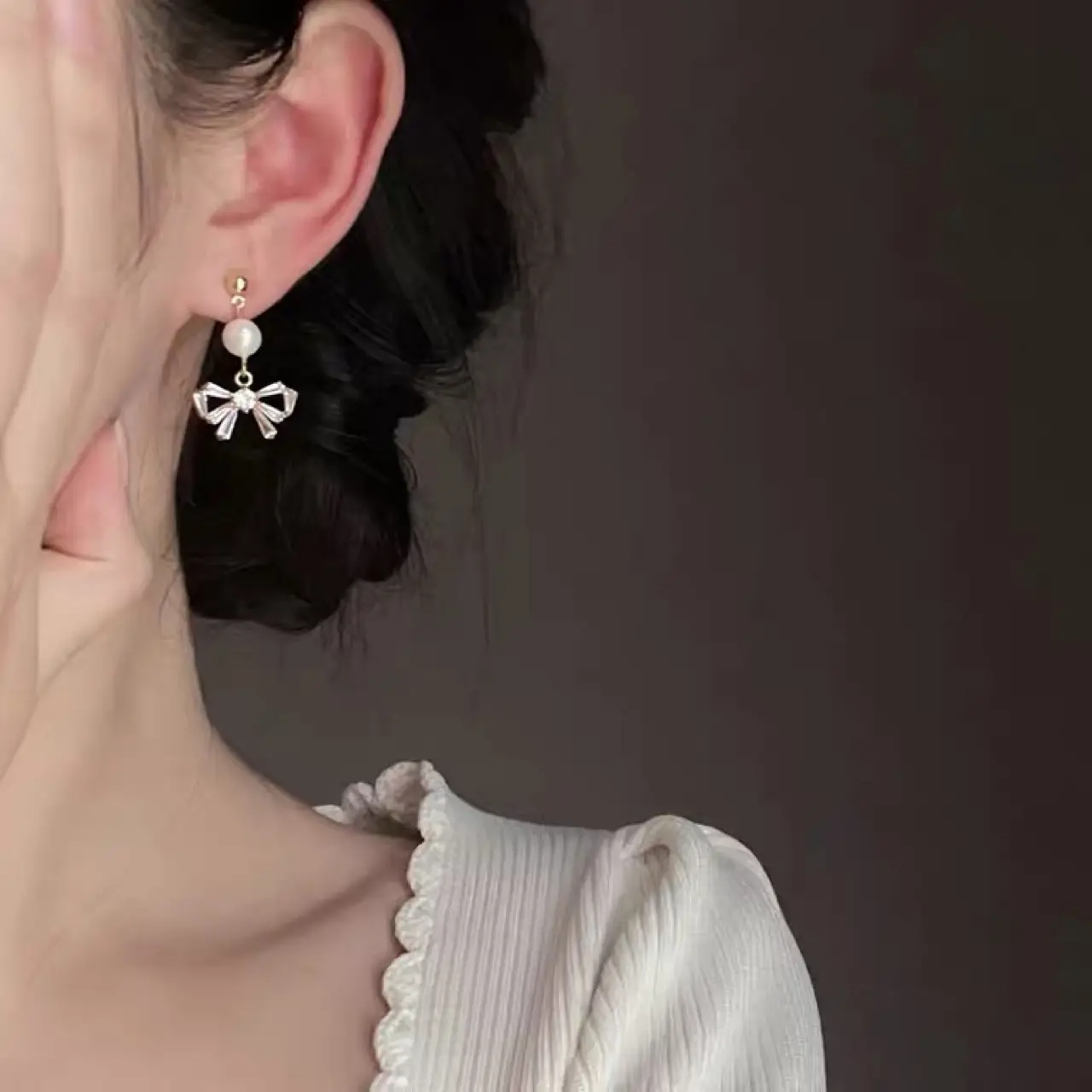 Bow Pearl Earrings Korean Style Elegant Ear Clip — feature 8