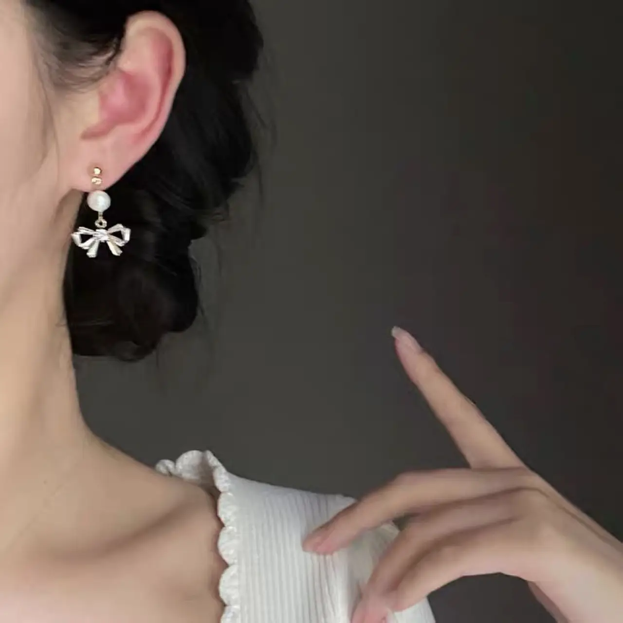Bow Pearl Earrings Korean Style Elegant Ear Clip — feature 9