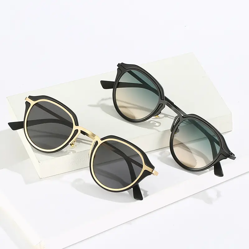 Oval Frame Sunglasses Black Green 45° Display - Image 8