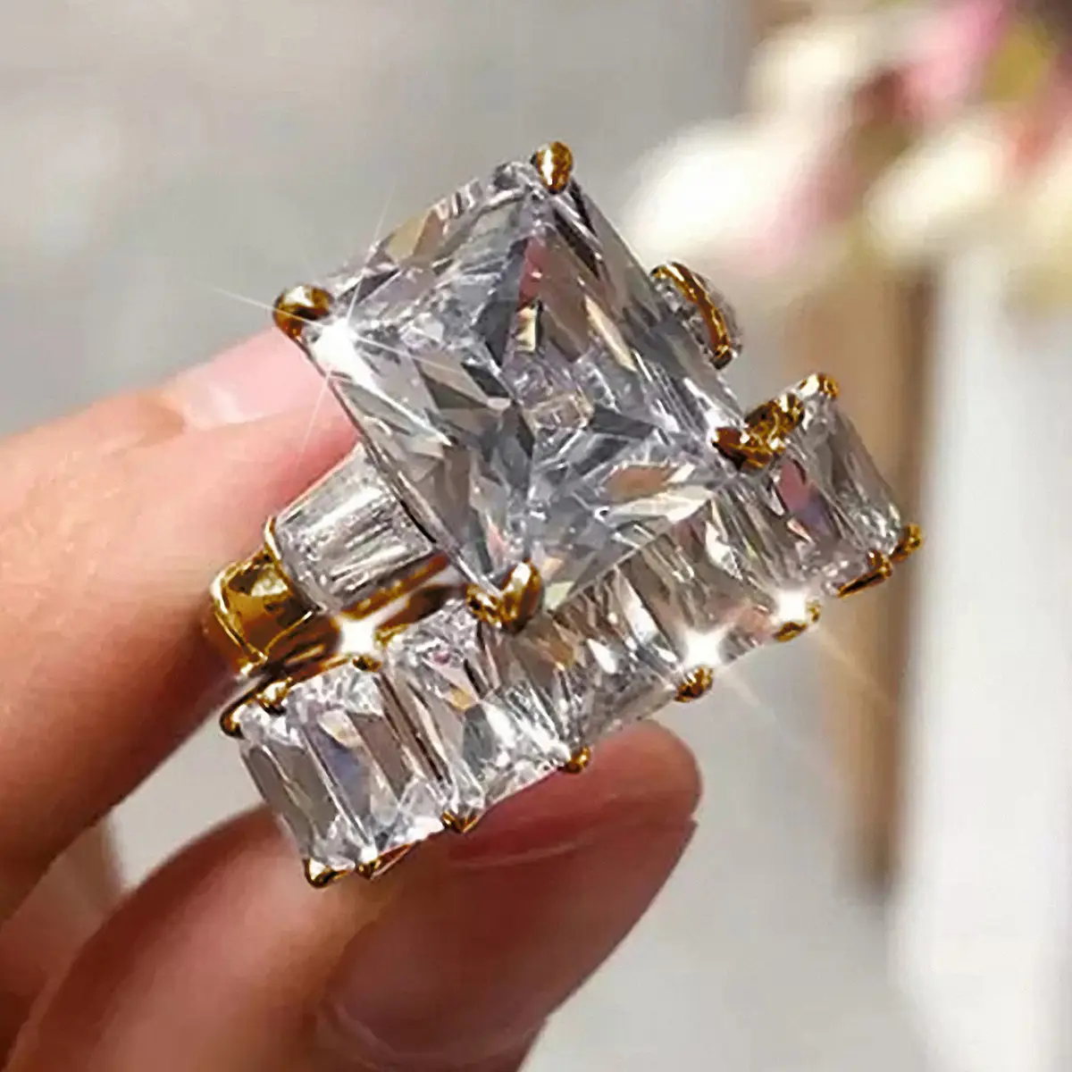 Luxury Emerald Cut Women's Ring Set for Wedding - Image 2