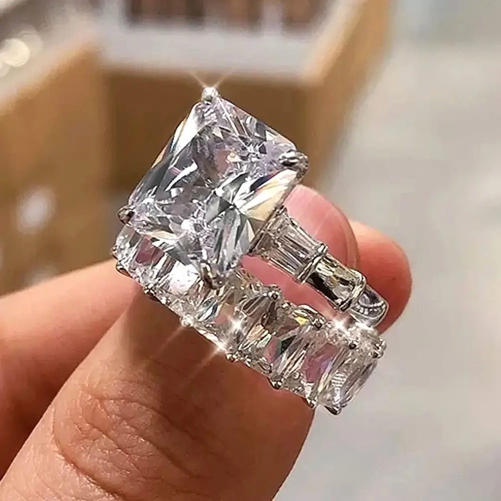 Luxury Emerald Cut Women's Ring Set for Wedding - Image 4