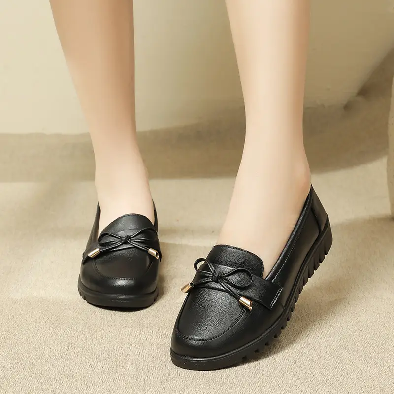 Kfc Work Shoes for Women, Flat Non-Slip Casual Genuine Leather Black Women's Leather Shoes, Mom Style, Versatile and Comfortable