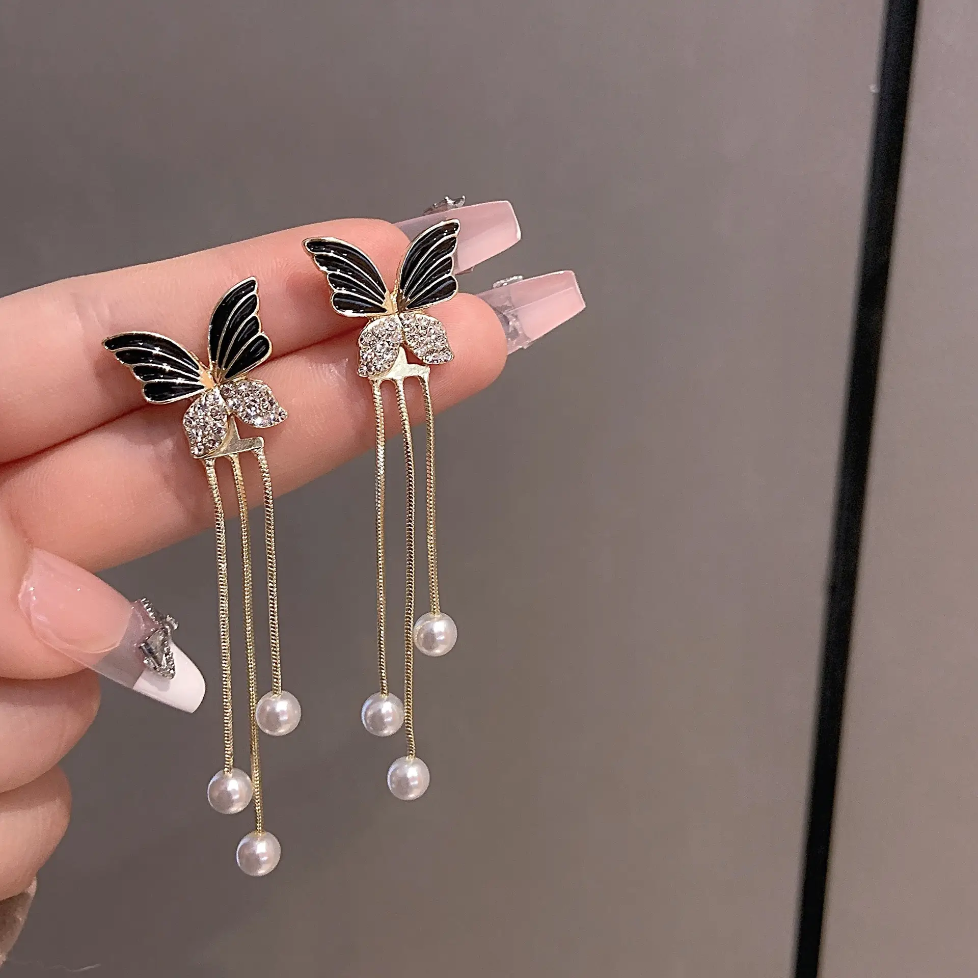 Black Butterfly Pearl Earrings for Women — feature 5