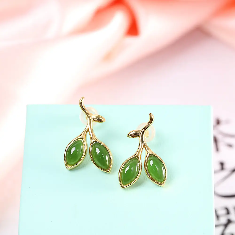 925 Silver Leaf Green Chalcedony Stud Earrings - Image 3