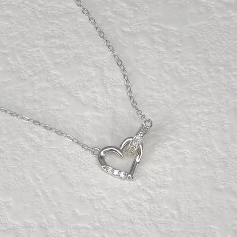 Heart-to-Heart Buckle Necklace Women's Light Luxury
