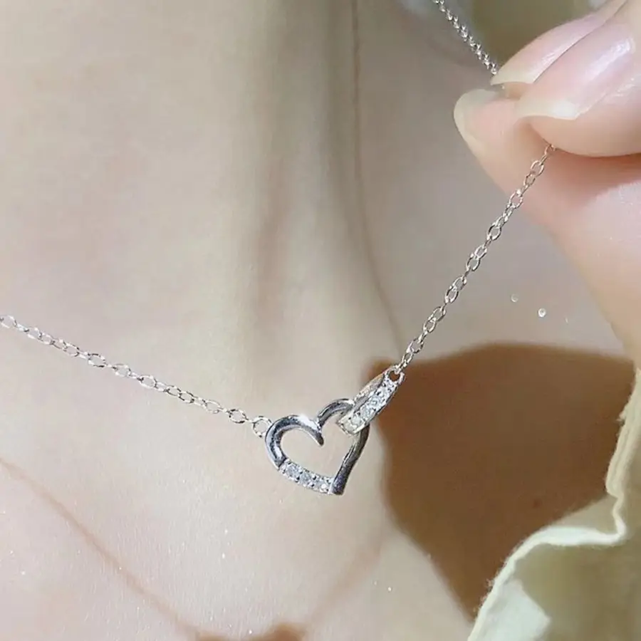 Heart-to-Heart Buckle Necklace Women's Light Luxury