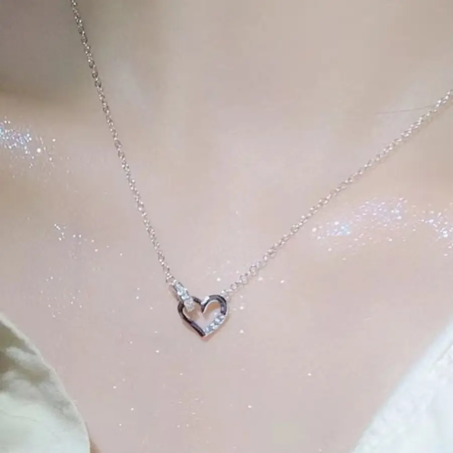 Heart-to-Heart Buckle Necklace Women's Light Luxury