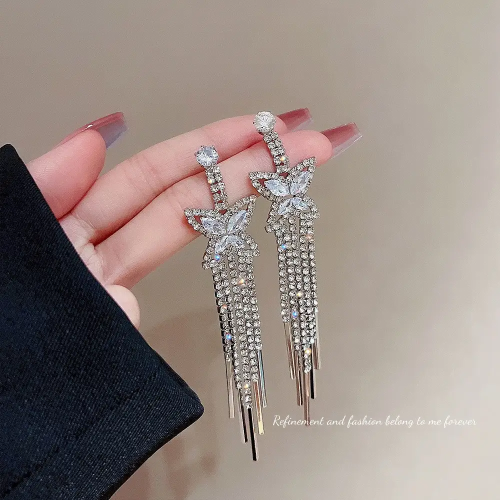 Long Tassel Earrings for Ladies Luxury Pearl Design - Image 3