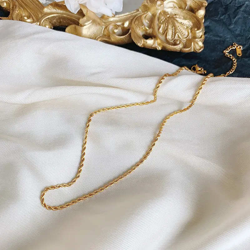 Luxury Gold Braided Necklace for Women - Image 4