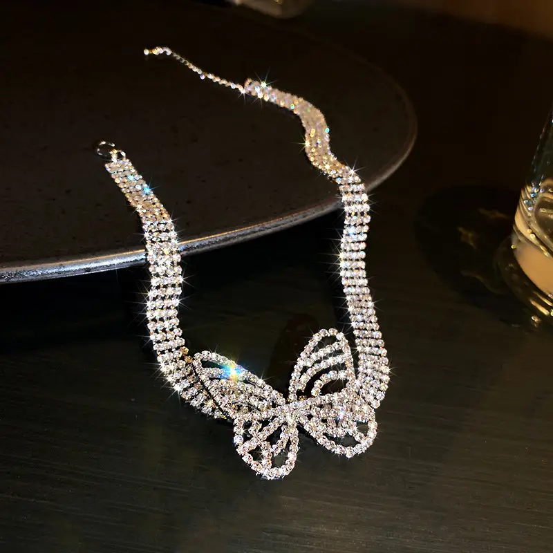 Luxury Choker Necklace with Sparkling Stones
