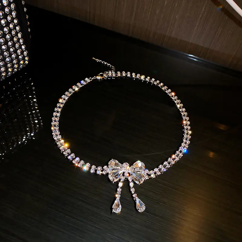 Luxury Choker Necklace with Sparkling Stones