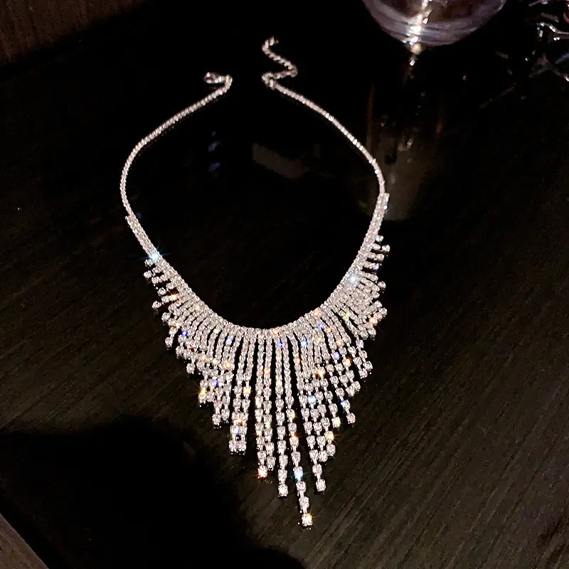 Luxury Choker Necklace with Sparkling Stones