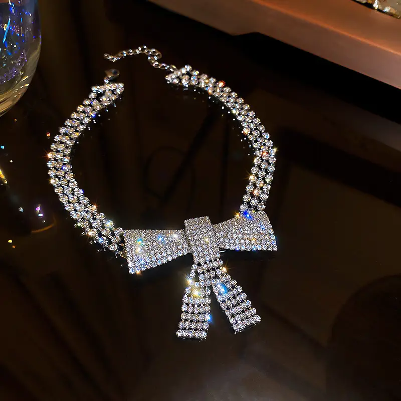Luxury Choker Necklace with Sparkling Stones