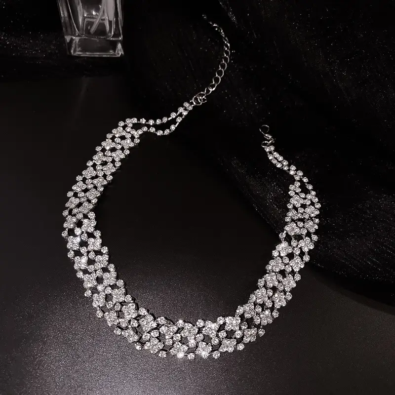 Luxury Choker Necklace with Sparkling Stones